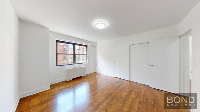 Building Photo - 401 E 88th St