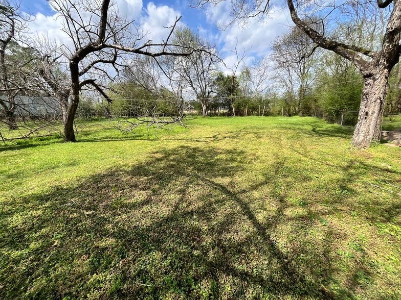 Building Photo - 1958 Kenny St