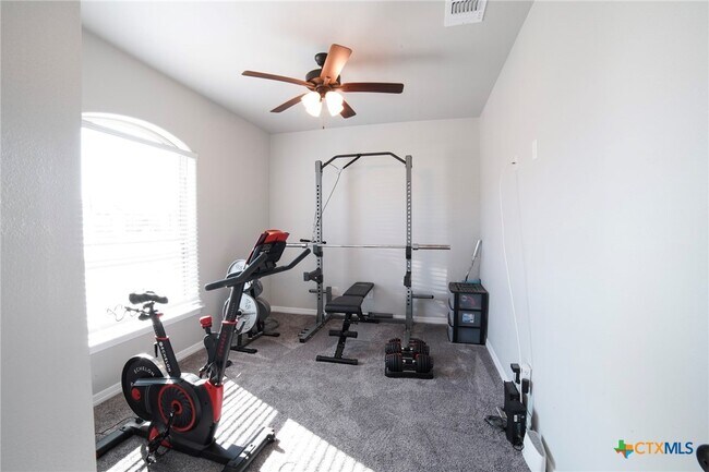 Building Photo - 708 Holstein Dr