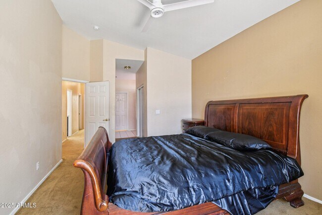 Building Photo - 2633 E Calle Del Norte Dr
