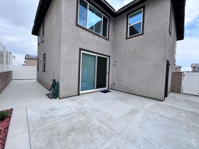 Building Photo - ***NEW BUILD IN LOMA LINDA***