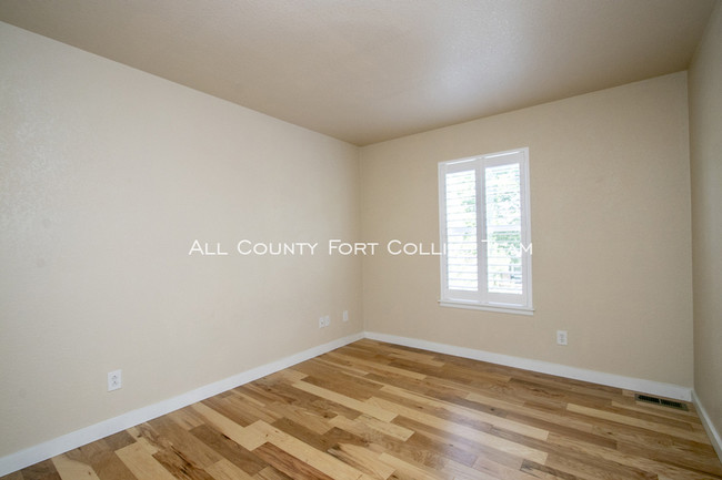 Building Photo - Like-New Town Home in Harvest Park