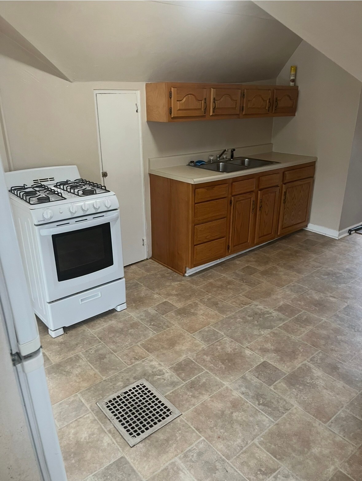 Building Photo - 915 Corbet St