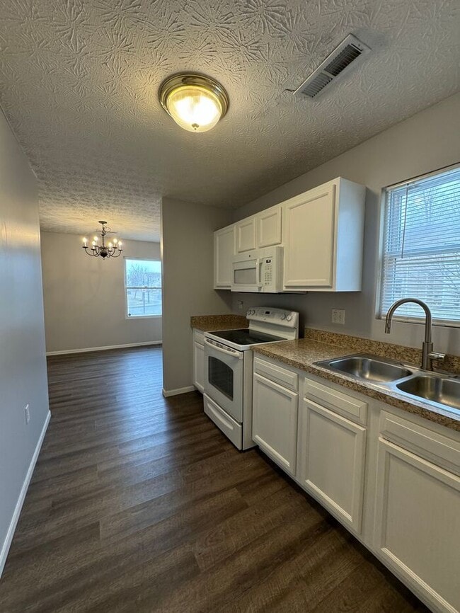 Building Photo - Beautiful 3 Bedrooms Home inside Willows a...