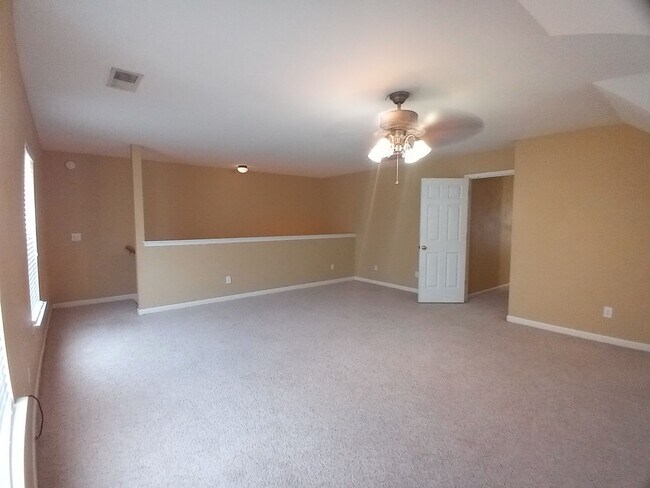 Building Photo - 565 Batty Way