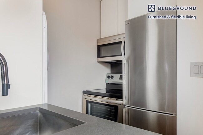Building Photo - 234 Mott St