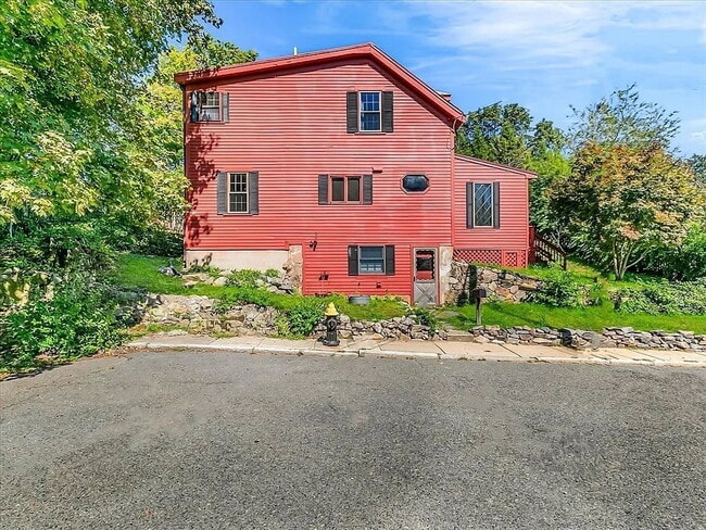 Building Photo - 63 Johnson St