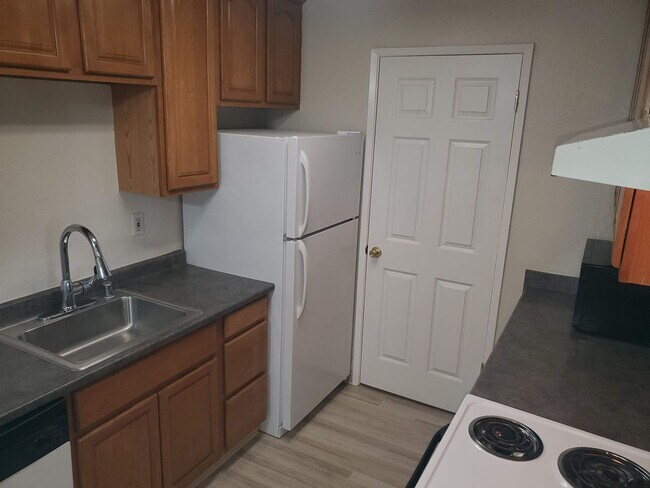 Building Photo - Concord/Clayton Border-Ground floor 1/1 w/ In Unit Laundry