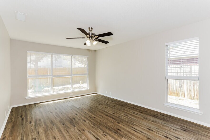 Building Photo - 3205 Stonewall Ln