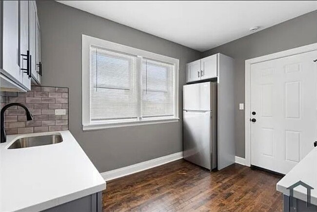 Building Photo - 8210 S Marshfield Ave