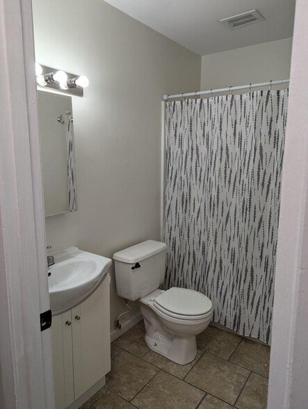 Building Photo - 2275 N Cable Rd