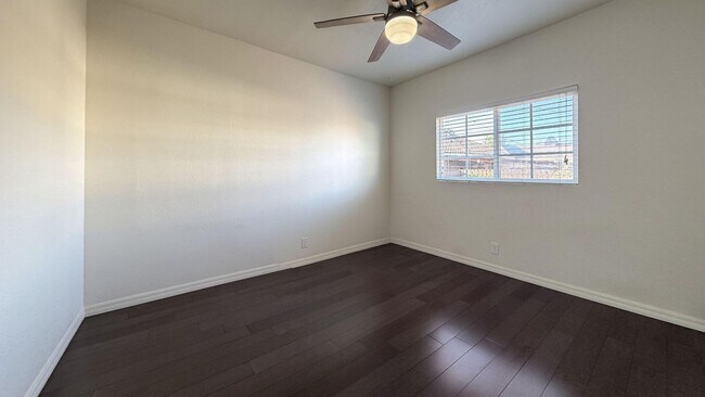 Building Photo - 1054 W Clifton Ave