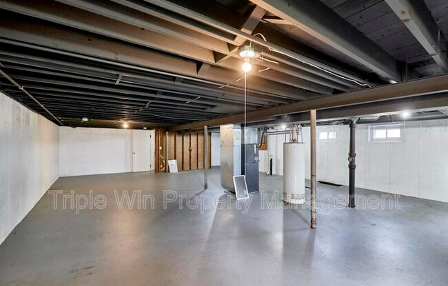 Building Photo - 803 Holiday Ave