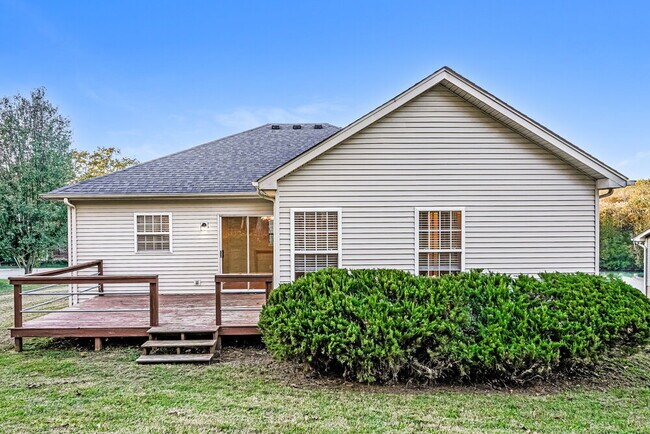 Building Photo - 1061 Cedar Creek Village Rd