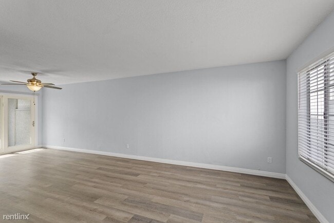 Building Photo - 2 br, 2.5 bath Townhome - 178 West Walnut ...