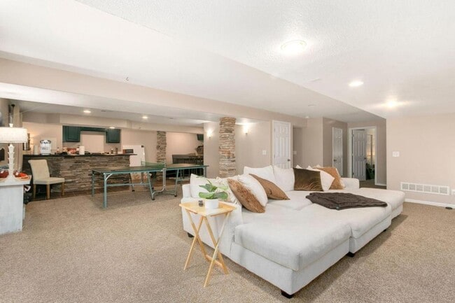 Building Photo - 329 Wyss St