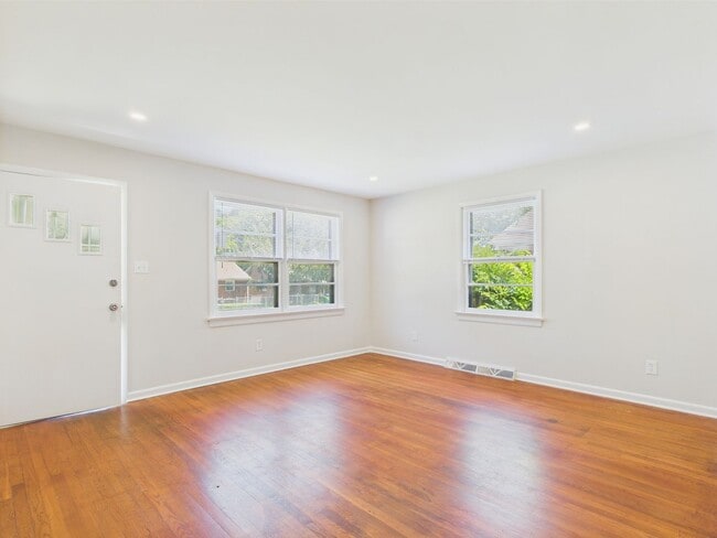 Building Photo - Cozy, 3 Bedroom Brick Cape in Fulton Hill ...