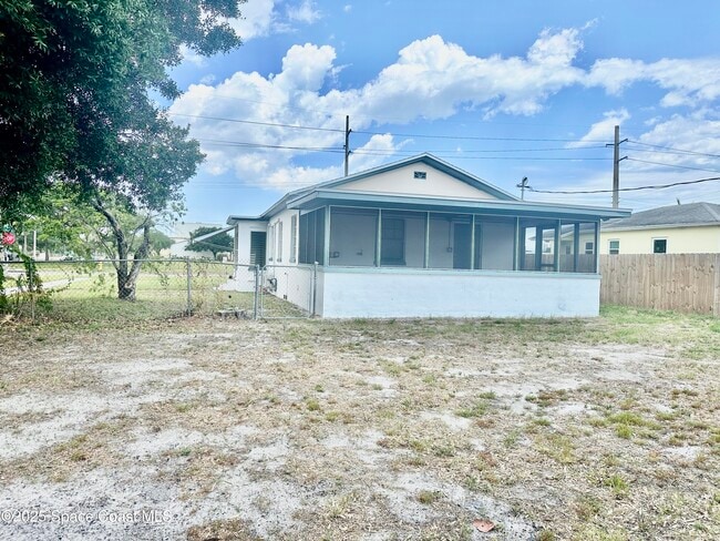 Building Photo - 601 E Fee Ave