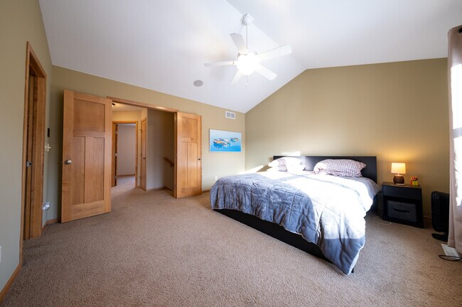 Building Photo - 572 Danube Ave