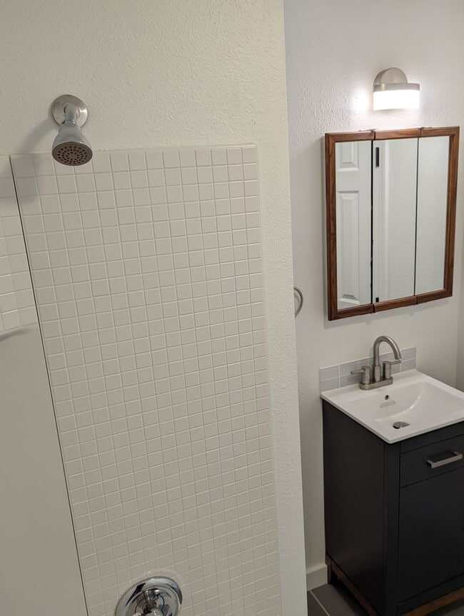 Building Photo - 3-Bedroom, 2-Bath Home With Large Patio an...
