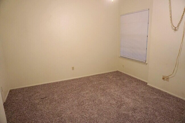 Building Photo - 125 N Troy Ave