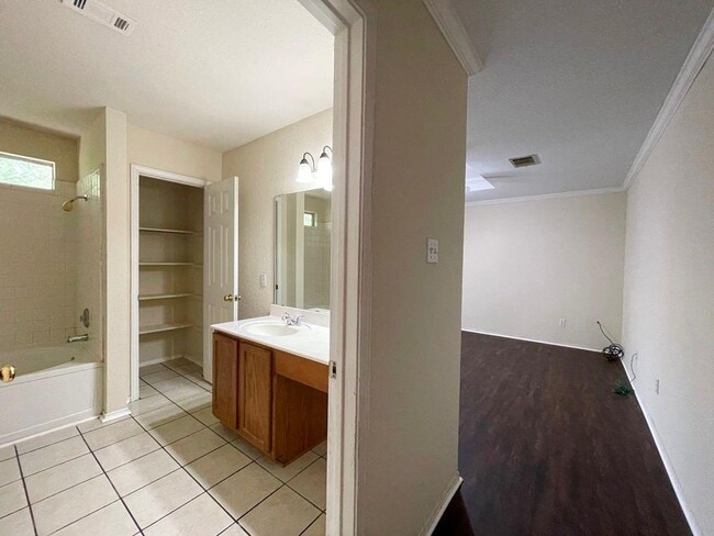 Building Photo - 17500 Dashwood Creek Dr