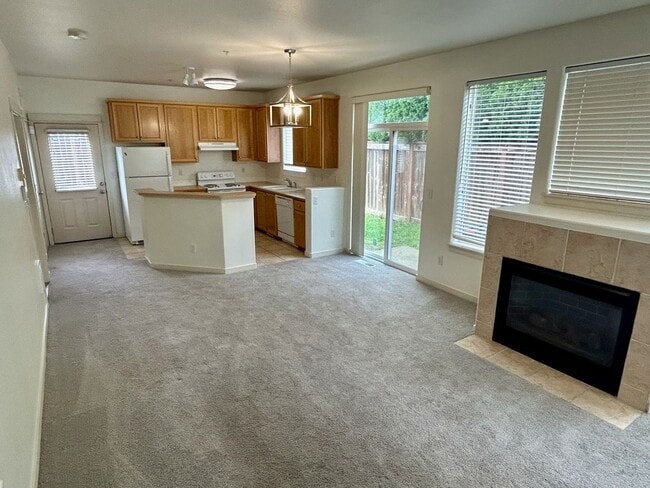 Building Photo - Spacious 2-Bedroom, 2-Bath Townhome with Primary Suite in Happy Valley
