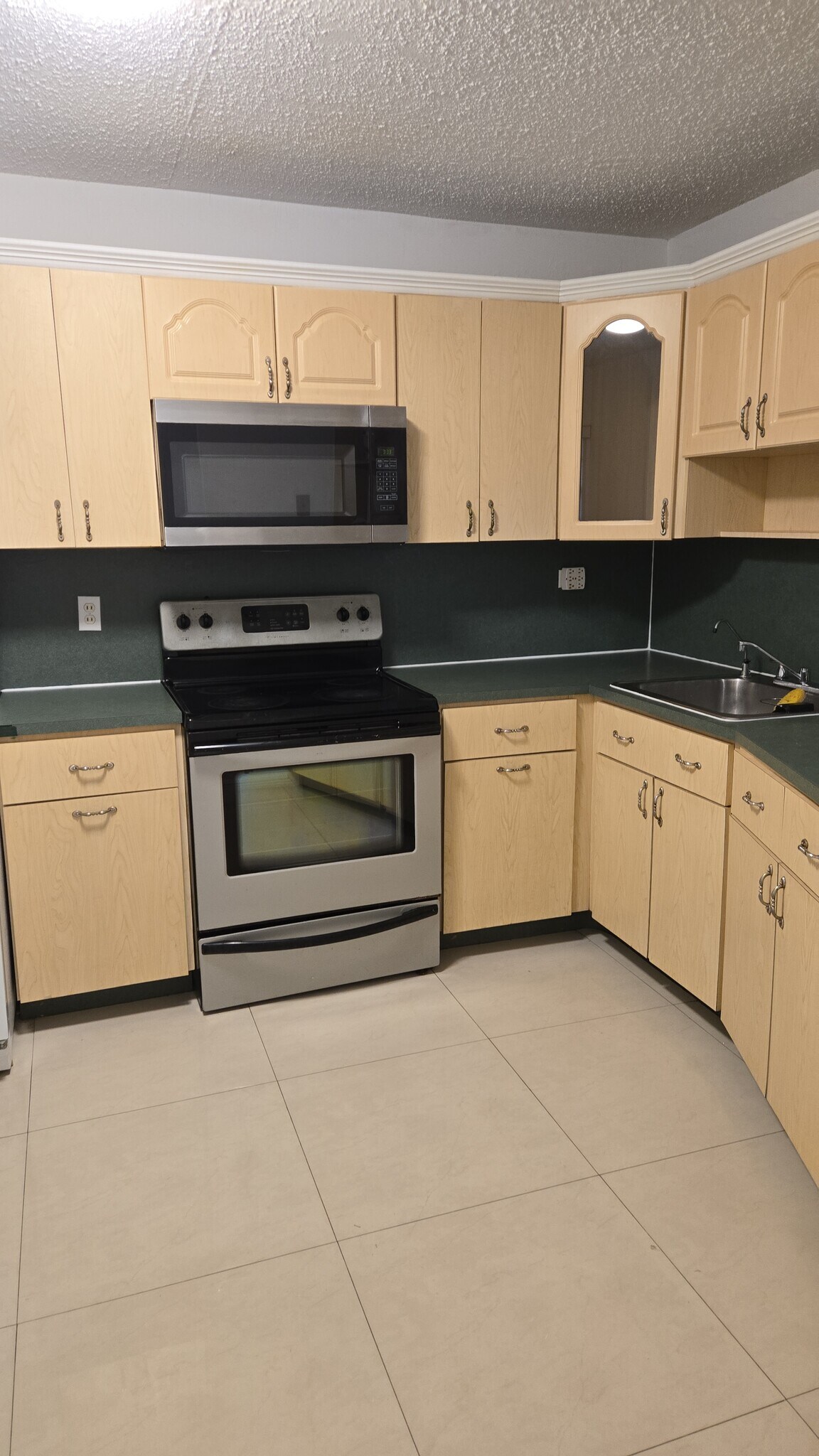 Building Photo - 1670 NE 191st St