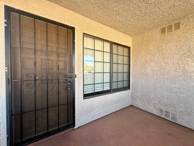 Building Photo - 2 BEDROOM CONDO WITH 2 BALCONIES, RIGHT NEXT TO THE POOL, MINUTES FROM THE STRIP