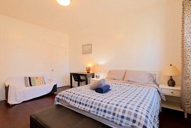 Building Photo - 157 Perkins St