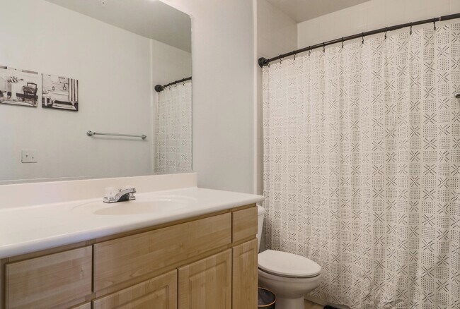 Guest Bath/ Bedroom 2 - 7575 E Indian Bend Rd