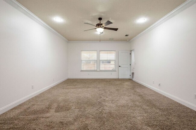 Building Photo - 4-BR Niceville Rental with Gourmet Kitchen & 2-Car Garage!