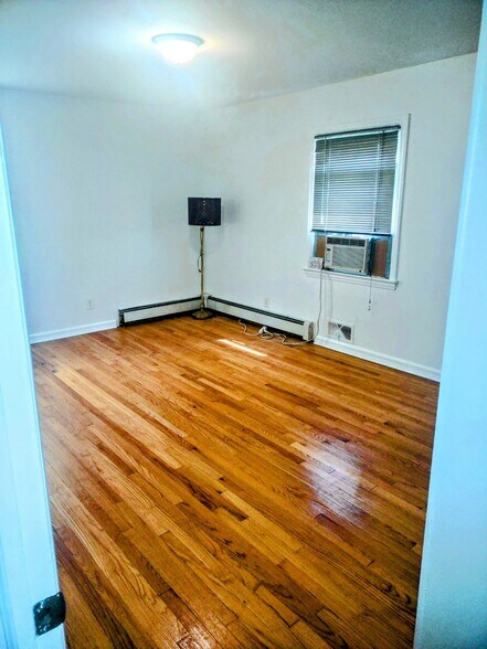 Bedroom #1 - 11 Jefferson St