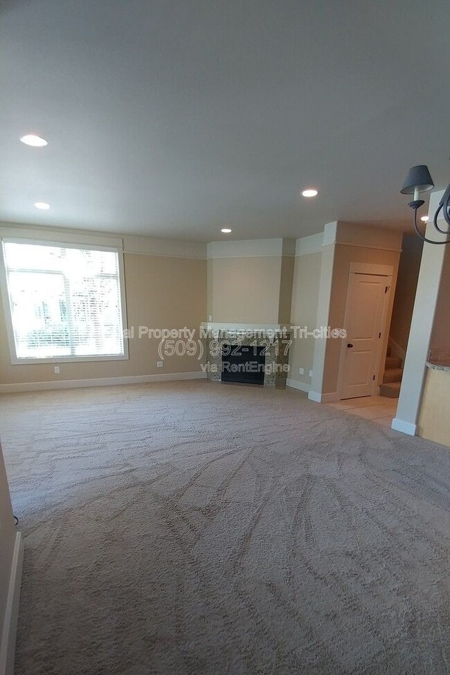 Building Photo - 459 Columbia Point Dr