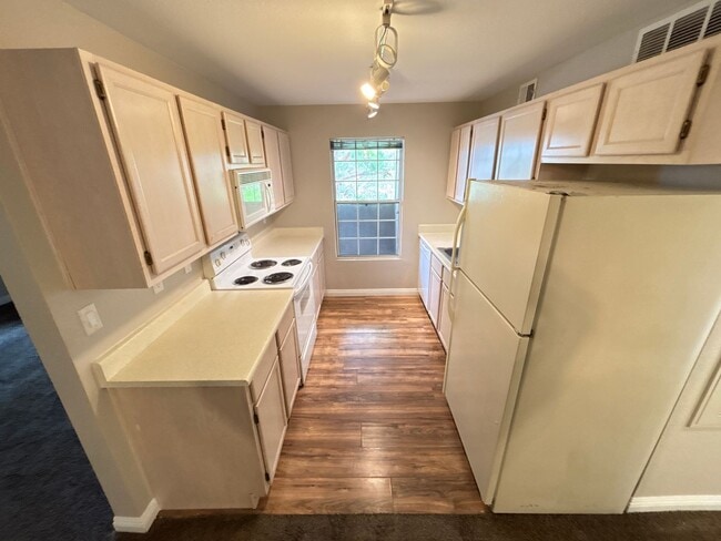 Building Photo - Cozy 1Bed/1Bath 2nd floor Condo in Henderson!