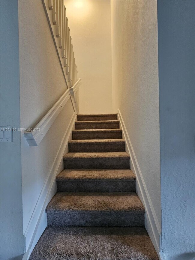 Building Photo - 2637 SE 17th St