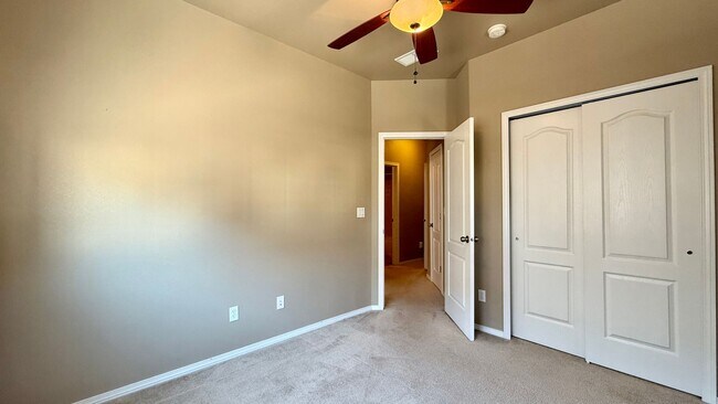 Building Photo - Spacious & Modern 3-Bedroom Townhome in Th...