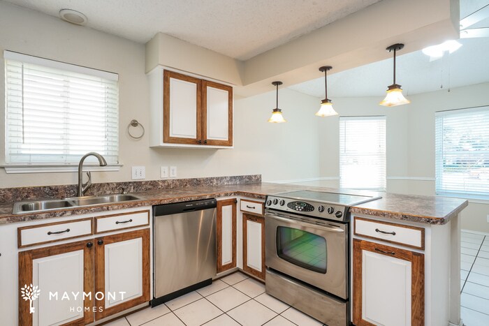 Building Photo - 806 Love Wood Ln