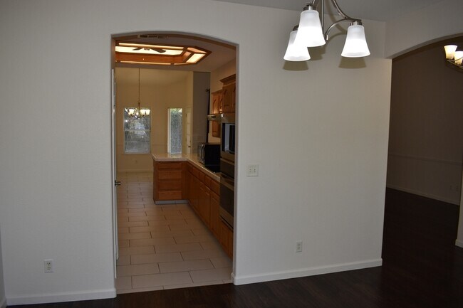 Building Photo - 1785 E Turnberry Ave