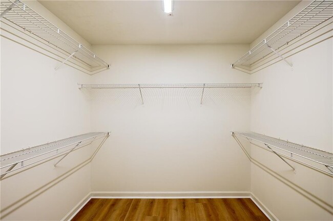 Building Photo - 2442 Fairlie Dr