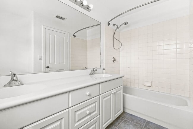 Building Photo - Highly Desired 3 Bedroom, 2.5 Bath Home in Ocean Point!