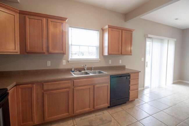 Building Photo - 5000 Derby Ridge Dr