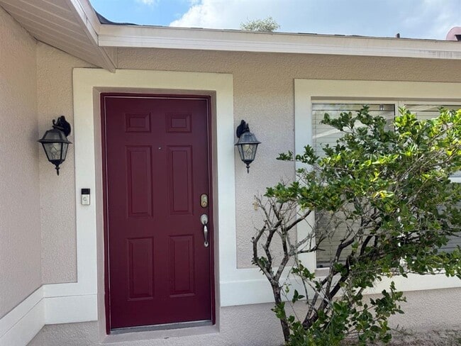 Building Photo - 2370 Pine St