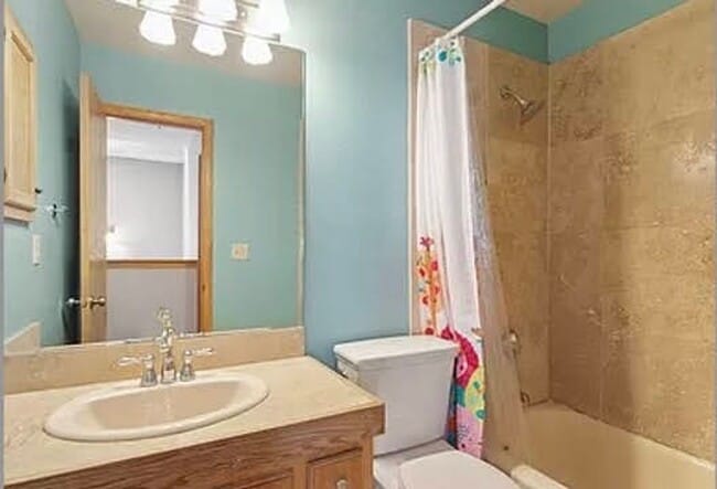 Building Photo - Charming 4-Bedroom Home in Prime Location!