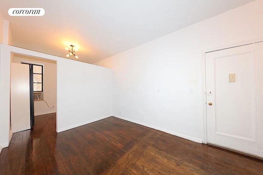 Building Photo - 301 E 95th St