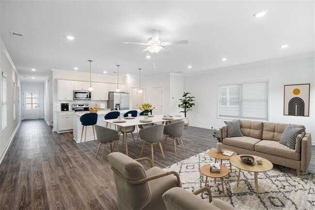 Building Photo - 5057 Woodland Hls