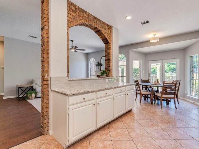 Building Photo - 1104 Quail Ln