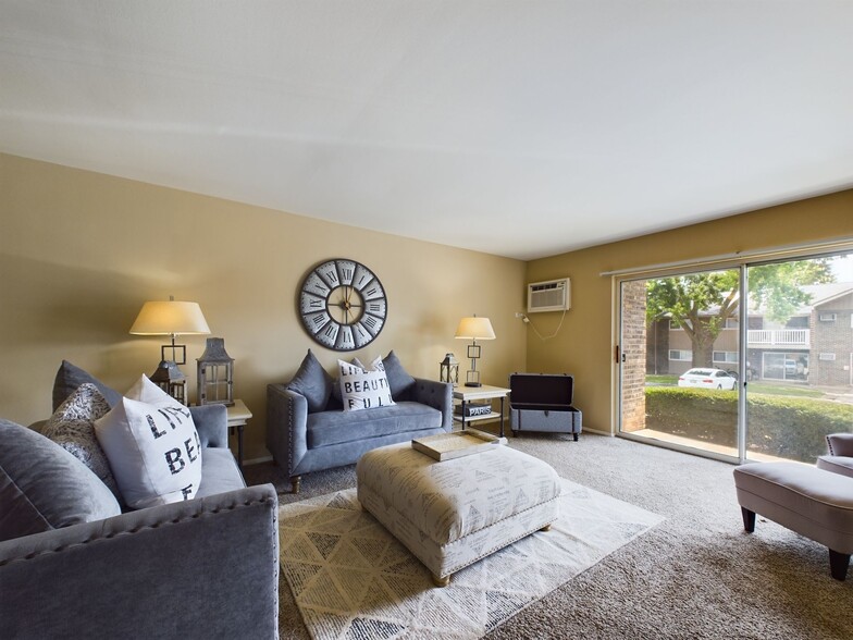 Primary Photo - Renaissance at Carol Stream