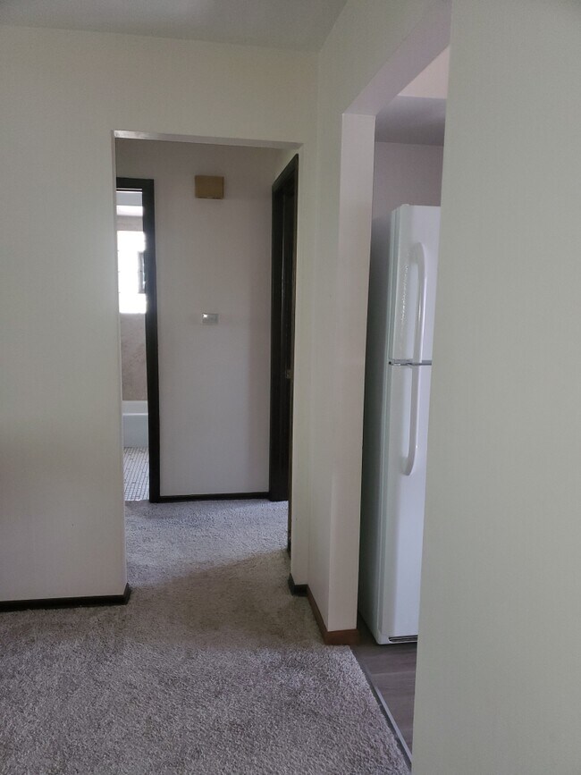 Building Photo - 15290 El Cameno Ter