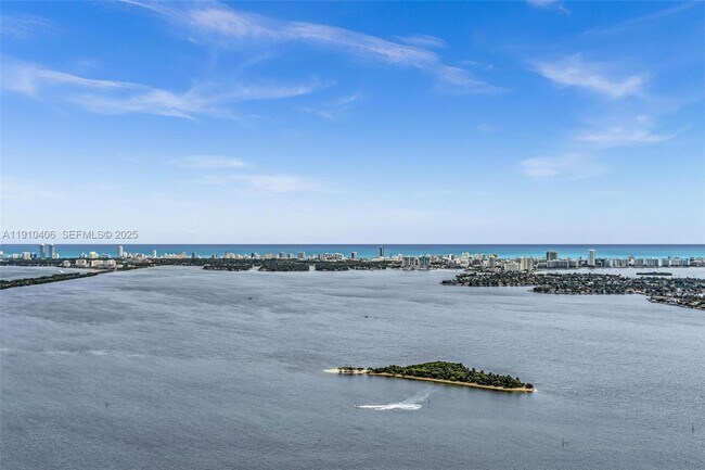 Building Photo - 700 NE 24th St